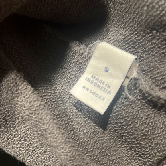 Gap Crewneck - Picture 2 of 3